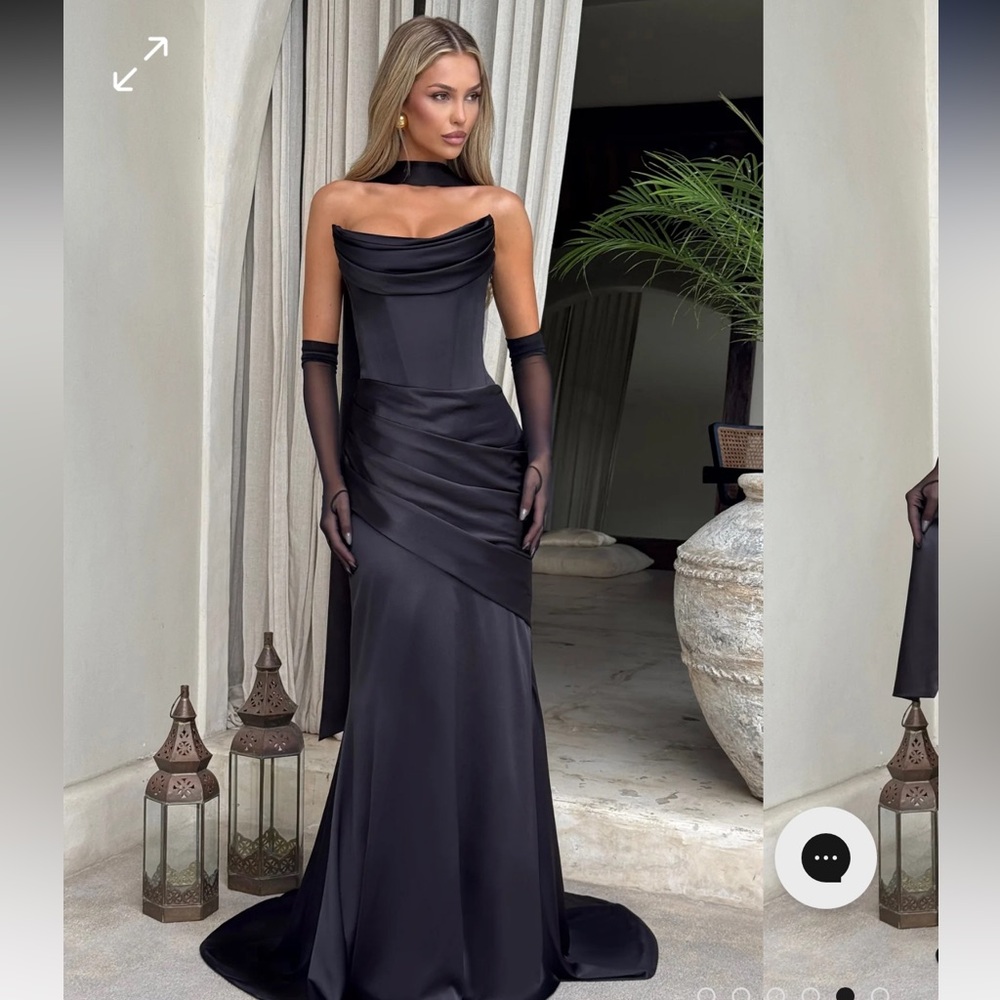 Black Off-the-Shoulder Sleeveless Cocktail Gown